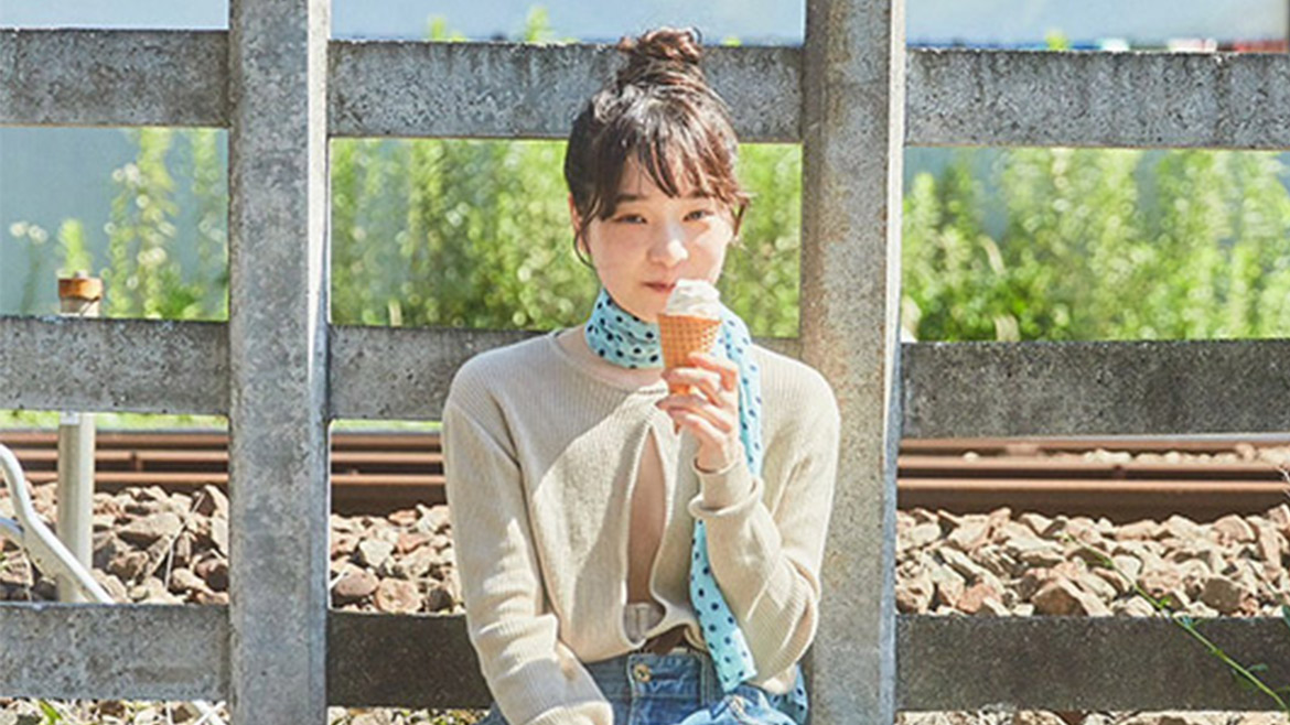 ヘアメイク：栗崎 菜弥（Linx）